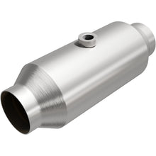 Load image into Gallery viewer, Magnaflow Universal Catalytic Converter 2.5in CA Spun Mid-Bed (4651356)