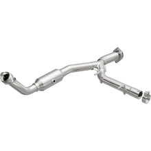 Load image into Gallery viewer, Magnaflow 05-06 Ford Expedition 5.4L Direct Fit Converter (4651411)
