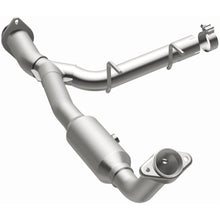 Load image into Gallery viewer, Magnaflow 05-06 Ford Expedition 5.4L Direct Fit Converter (4651411)