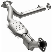 Load image into Gallery viewer, MagnaFlow Conv DF 03 Lincoln Navigator 5.4L (51081)