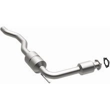 Load image into Gallery viewer, MagnaFlow Conv DF 02 Volkswagen Eurovan 2.8L (51342)