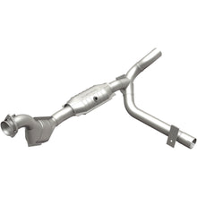 Load image into Gallery viewer, MagnaFlow Conv DF 01 Ford Trucks 4.6L (51839)