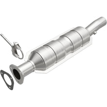 Load image into Gallery viewer, Magnaflow Conv DF 07-08 E-350 Super Duty 5.4 &amp; 6.8 L OEM Underbody (52228)