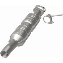 Load image into Gallery viewer, Magnaflow Conv DF 07-08 E-350 Super Duty 5.4 &amp; 6.8 L OEM Underbody (52228)