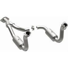 Load image into Gallery viewer, Magnaflow 08-10 Ford F-350 Super Duty 6.8L Direct Fit Converter (5451760)