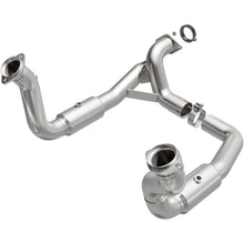 Load image into Gallery viewer, Magnaflow 11-17 Ford F-250 Super Duty 6.2L Direct Fit Converter (5551297)