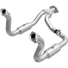 Load image into Gallery viewer, Magnaflow 08-10 Ford F-250 Super Duty 5.4L Direct Fit Converter (5551760)