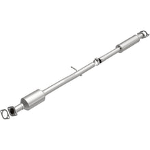 Load image into Gallery viewer, MagnaFlow Exhaust Products 2014-2015 Hyundai Tucson 2.4L California Grade CARB Compliant Direct-Fit Catalytic Converter (5571815)