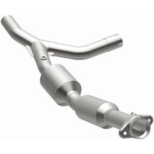 Load image into Gallery viewer, Magnaflow 2007 Ford E-150 4.6L Direct Fit Converter (5582310)