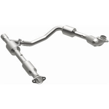 Load image into Gallery viewer, Magnaflow 05-08 Ford E-350 Super Duty 5.4L Direct Fit Converter (5582439)
