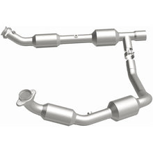 Load image into Gallery viewer, Magnaflow 05-08 Ford E-350 Super Duty 5.4L Direct Fit Converter (5582439)