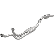Load image into Gallery viewer, MagnaFlow Conv DF 1996 Ford E-150 4.9L (93381)
