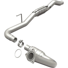 Load image into Gallery viewer, MagnaFlow Conv DF GM 01-02 2500 Driver Side 6L (93622)