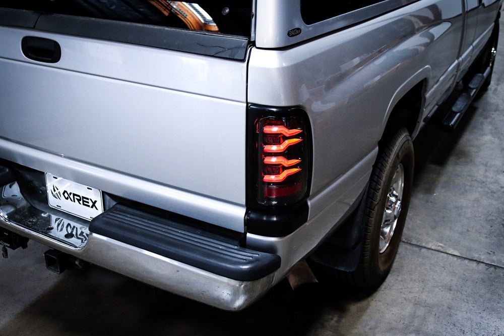 94-01 Dodge Ram 1500/94-02 Ram 2500/3500 LUXX-Series LED Tail Lights Black Red