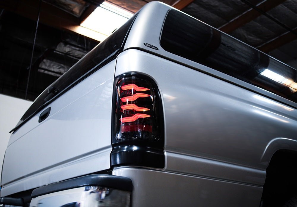 94-01 Dodge Ram 1500/94-02 Ram 2500/3500 LUXX-Series LED Tail Lights Black Red