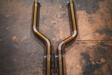 Load image into Gallery viewer, Valvetronic Designs 2020-2025 BMW F95 X5M 4.4L Catback Grade 5 Titanium Carbon Fiber 4.0 Inch Outlet Tips (BMW.F95.X5M.VSES.TI.RC)