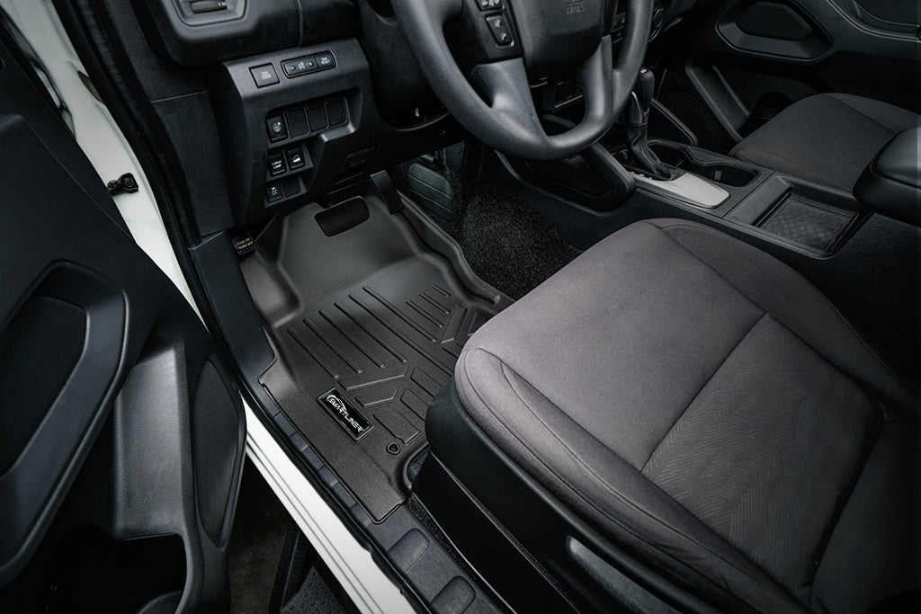 SMARTLINER Custom Floor Mats 2 Row Liner Set Black Compatible With 2022-2023 Nissan Frontier King Cab (SA0571/B0596)