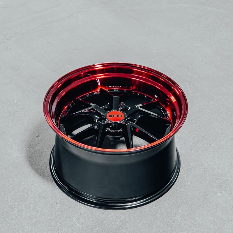 F1R F105 18x9.5 - Gloss Black/ Red Lip Wheel