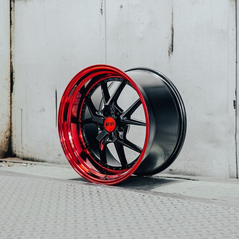 F1R F105 17x8.5 - Gloss Black/ Red Lip Wheel