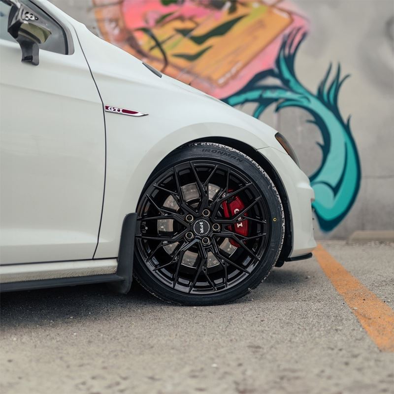 F1R FS3 18x8.5 - Gloss Black Wheel