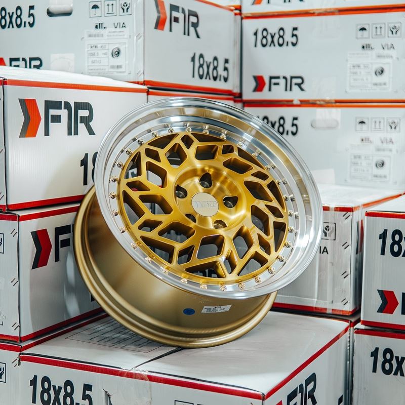 F1R R32 18x8.5 - Brushed Gold/ Polish Lip Wheel