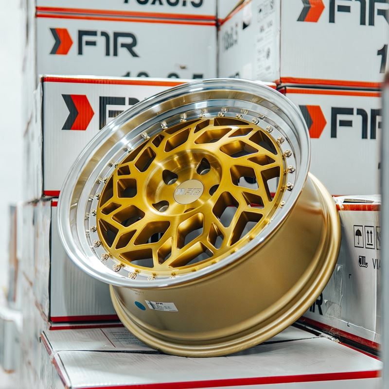 F1R R32 18x8.5 - Brushed Gold/ Polish Lip Wheel