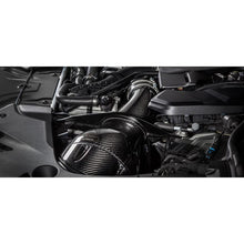 Load image into Gallery viewer, Eventuri BMW F90 M5/ F92 M8 - Black Carbon Intake with shroud set - V2 (EVE-F9XM5M8-CF-INT)