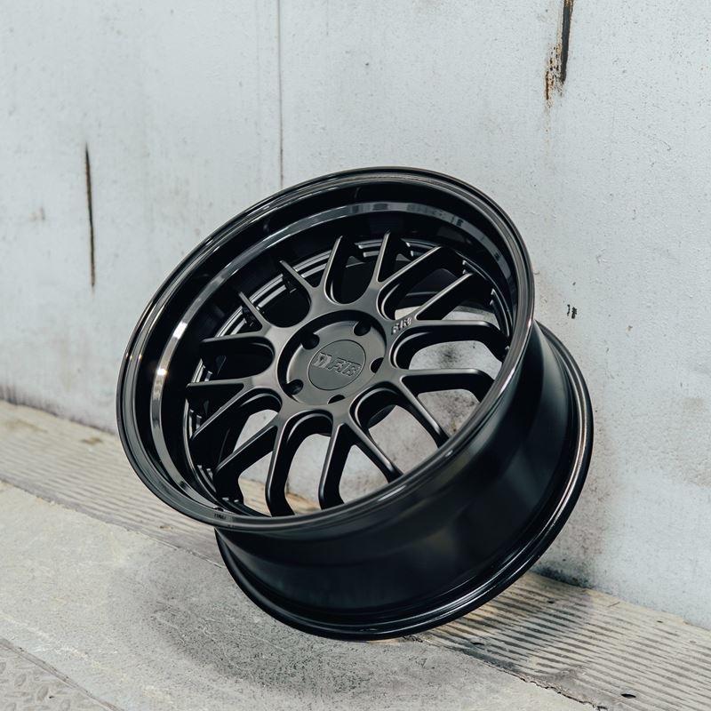 F1R F21 19x8.5 - Satin Black/ Gloss Black Lip Wheel