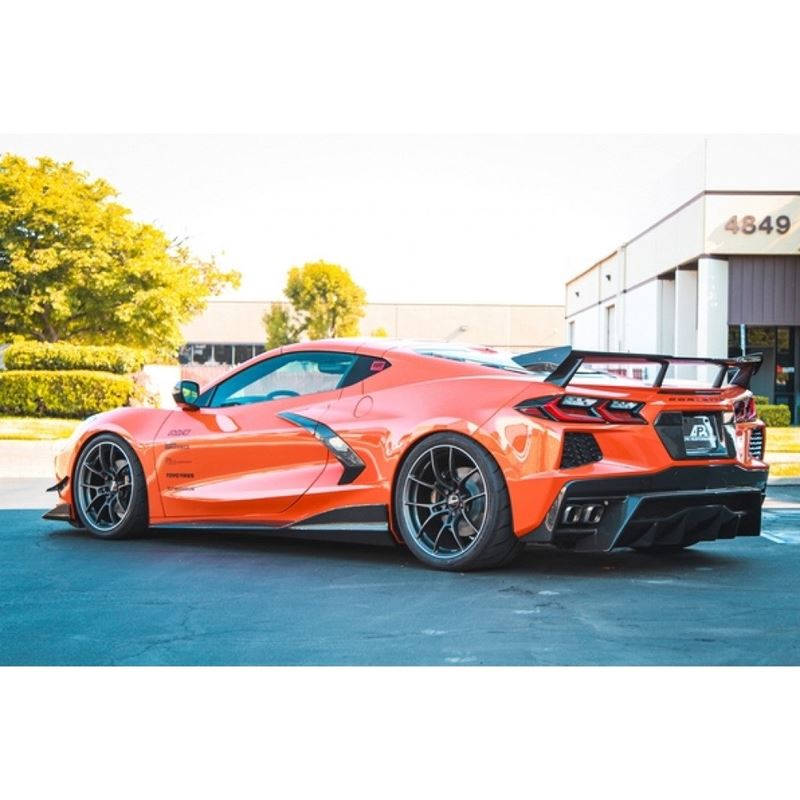 APR Performance Chevrolet Corvette C8 Side Rocker Extensions/ Side Skirt 2020-2023 (FS-208005)